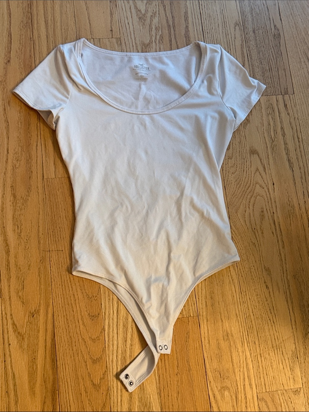Hollister Cream Scoop Neck Short Sleeve Bodysuit